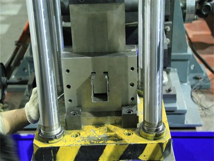 抗震C型钢自动生产线