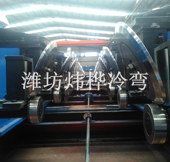 槽式电缆桥架主机[2].jpg