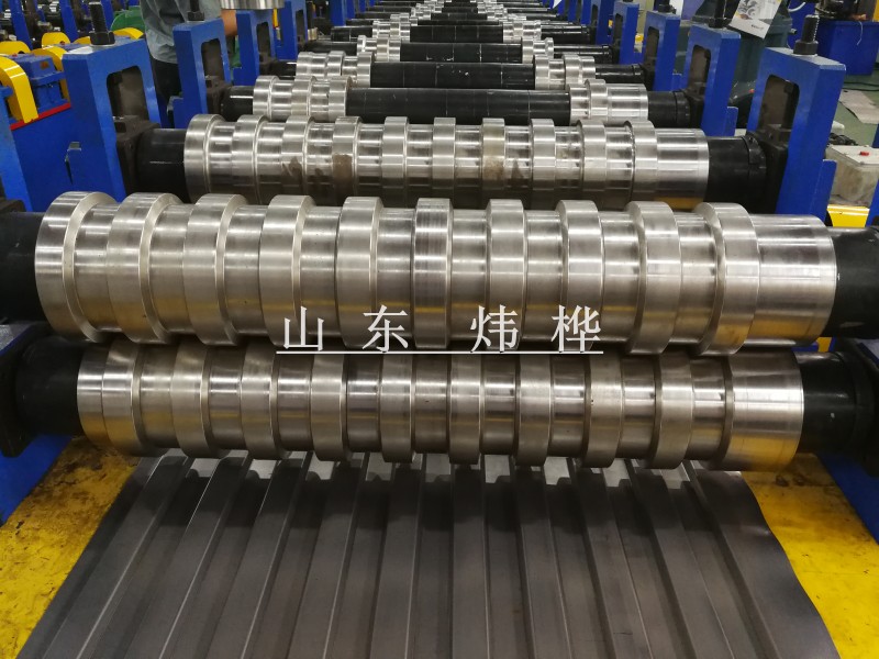 车厢板成型机